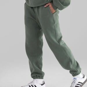Comfrt size med new Sweatpants in forest